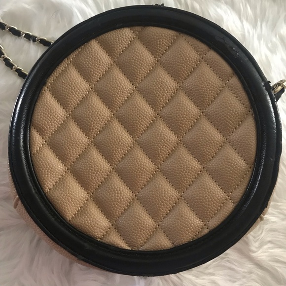 Woman’s Vintages CC Tan Quilted Round Bag *Firm Priced* - Picture 6 of 13